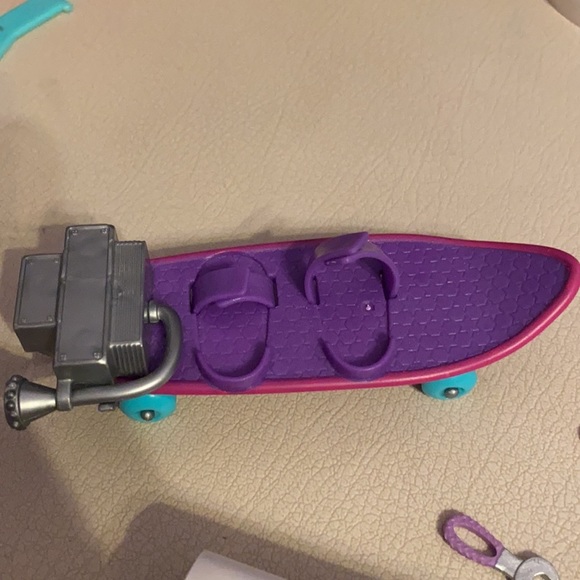 Project Mc2 Camryn's Skateboard Core Doll - Picture 9 of 12